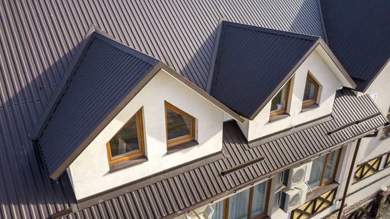 Metal vs. Asphalt: Understanding and Choosing Between Types of Roofs